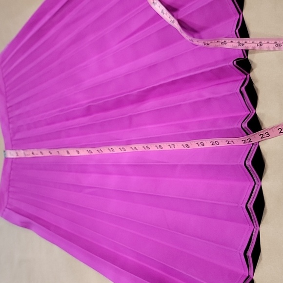 H&M Size 4 Accordian Pleated Knee-Length Skirt, Like New Condition - Picture 5 of 9